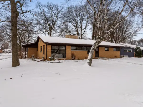 1437 Arden Ln, Manitowoc, WI 54220