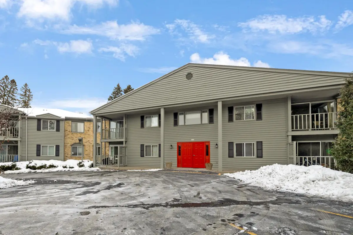 7234 N Green Bay Ave, Glendale, WI 53209 - Image #1