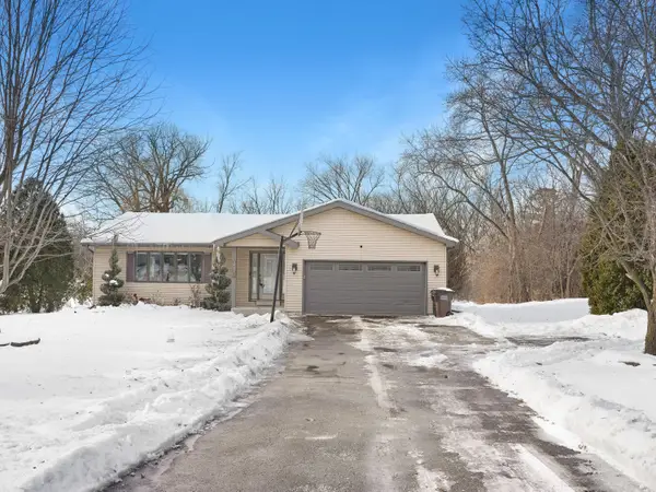 1525 S Calhoun Rd, New Berlin, WI 53151
