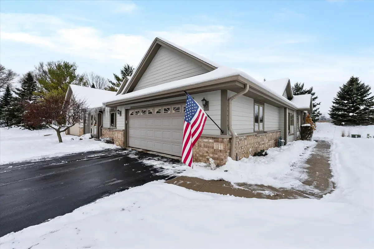 N160W18903 Oakland Dr, Jackson, WI 53037 - Image #1