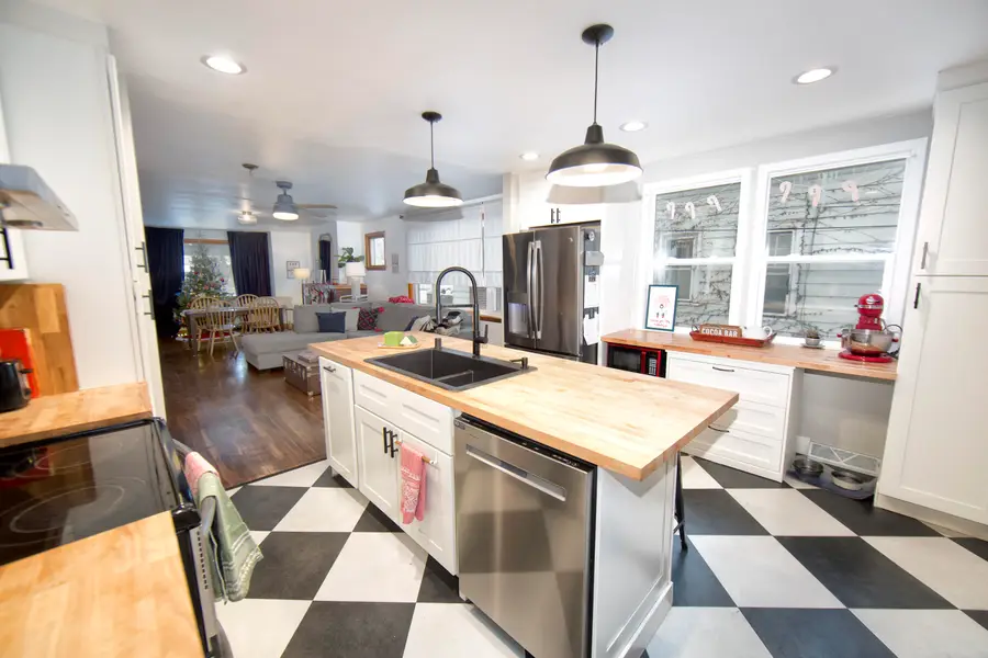 1575 S 77th St, West Allis, WI 53214 - Image #2