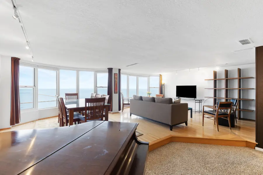 2525 S Shore Dr, Milwaukee, WI 53207 - Image #2