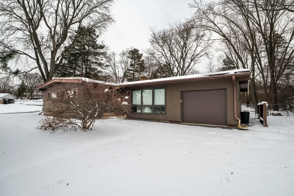 18400 Beverly Hills Dr, Brookfield, WI 53045 - Image #1
