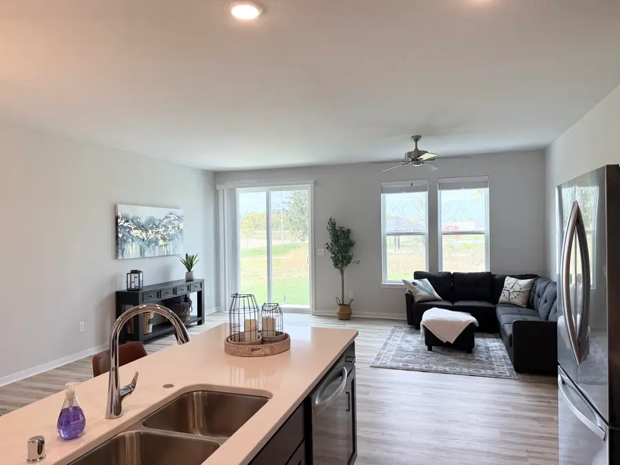 N161W21960 Daisy Dr, Jackson, WI 53037 - Image #2