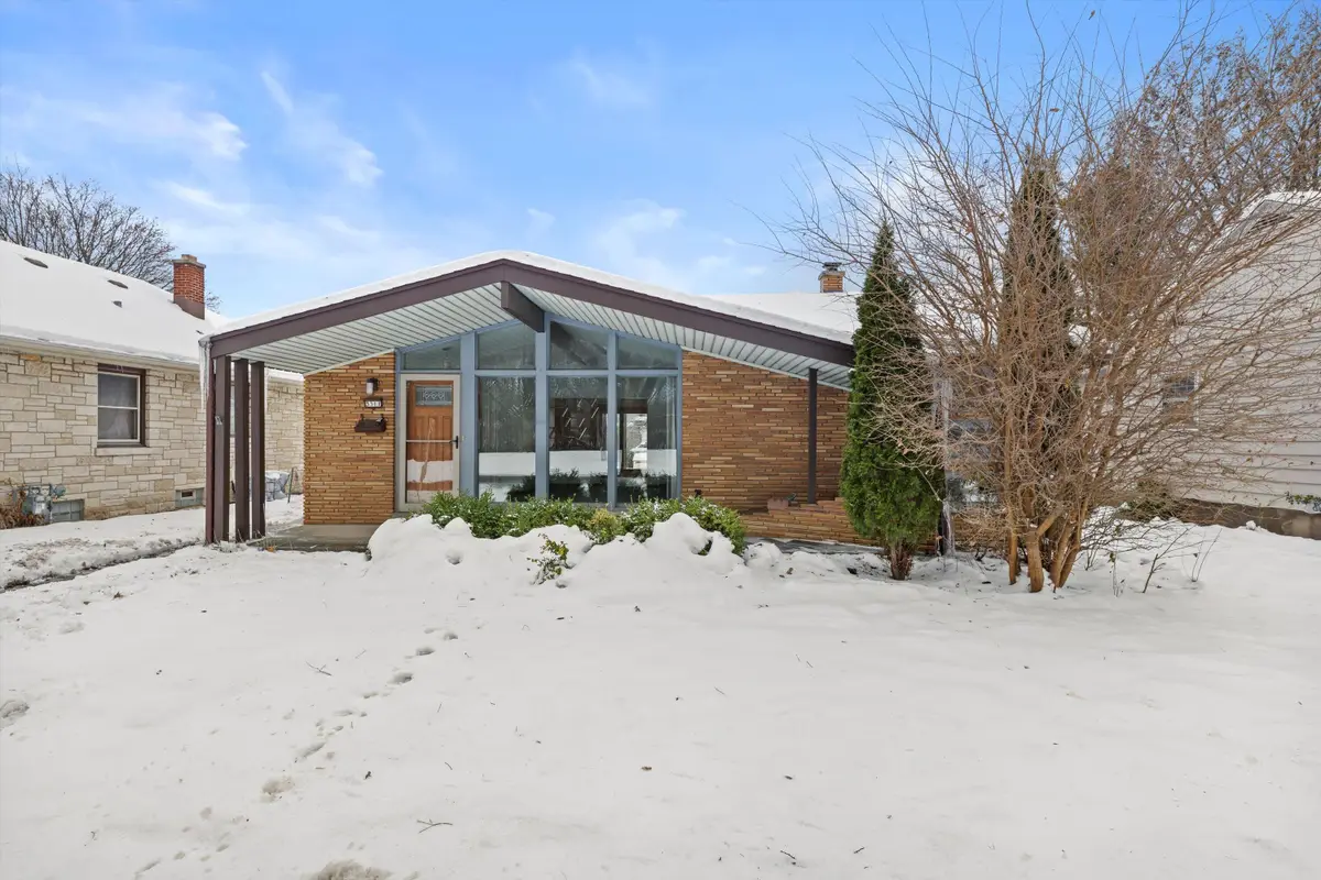 3311 W Manitoba St, Milwaukee, WI 53215 - Image #1
