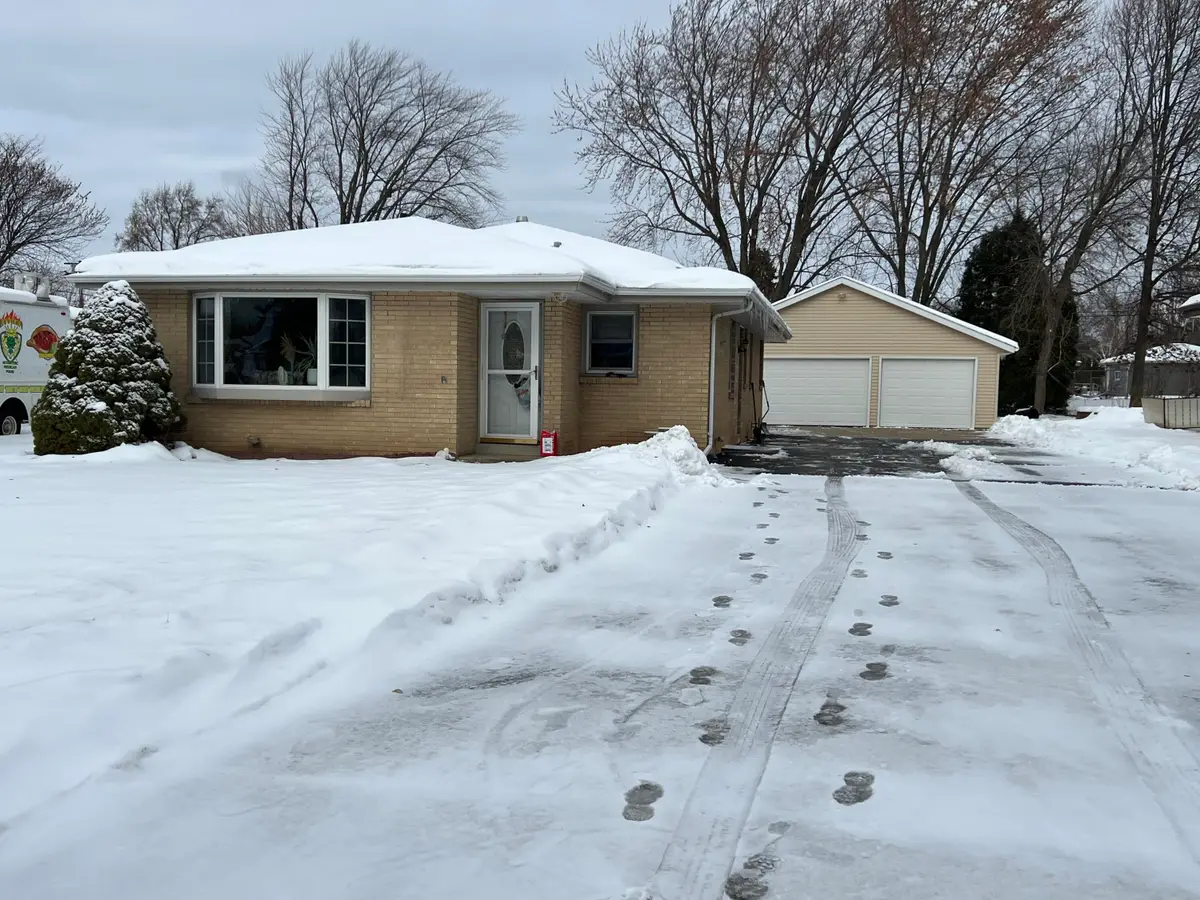 5324 W Allerton Ave, Greenfield, WI 53220 - Image #1