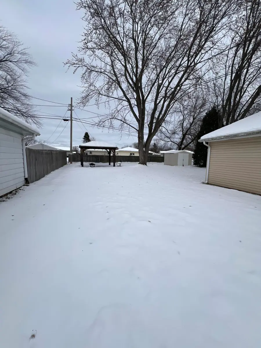 5324 W Allerton Ave, Greenfield, WI 53220 - Image #3