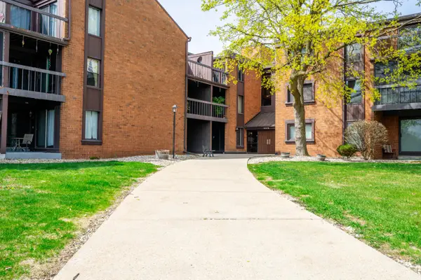 4215 N 100th St, Milwaukee, WI 53222