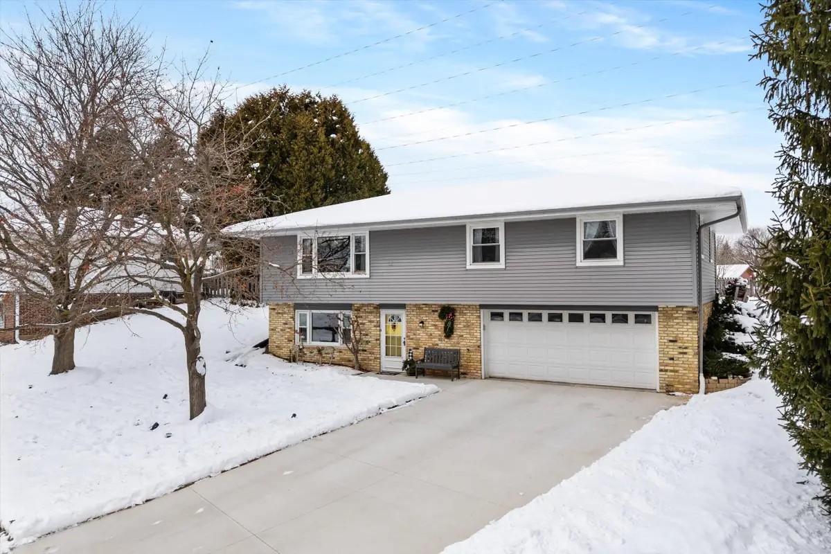 500 Deer Pass Rd, Saukville, WI 53080 - Image #1