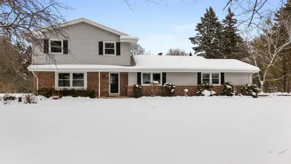 10532 N Council Hills Dr, Mequon, WI 53097