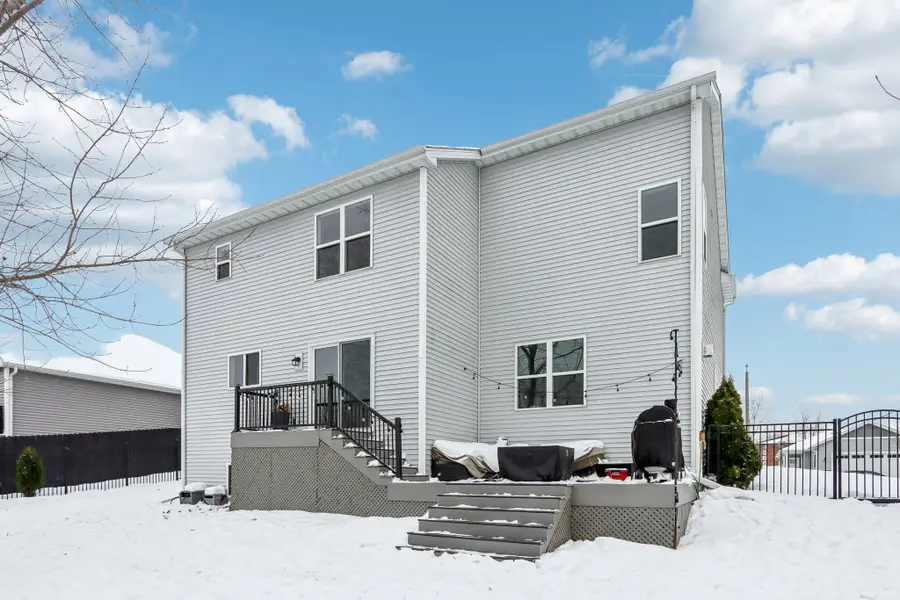 1311 Daisy Dr, West Bend, WI 53090 - Image #3