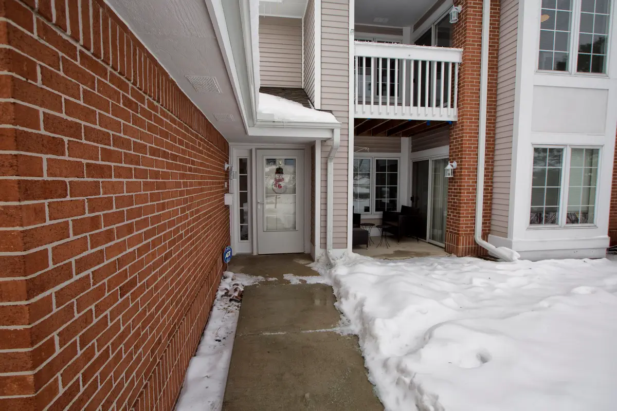 8991 Woodbridge Dr, Greendale, WI 53129 - Image #1