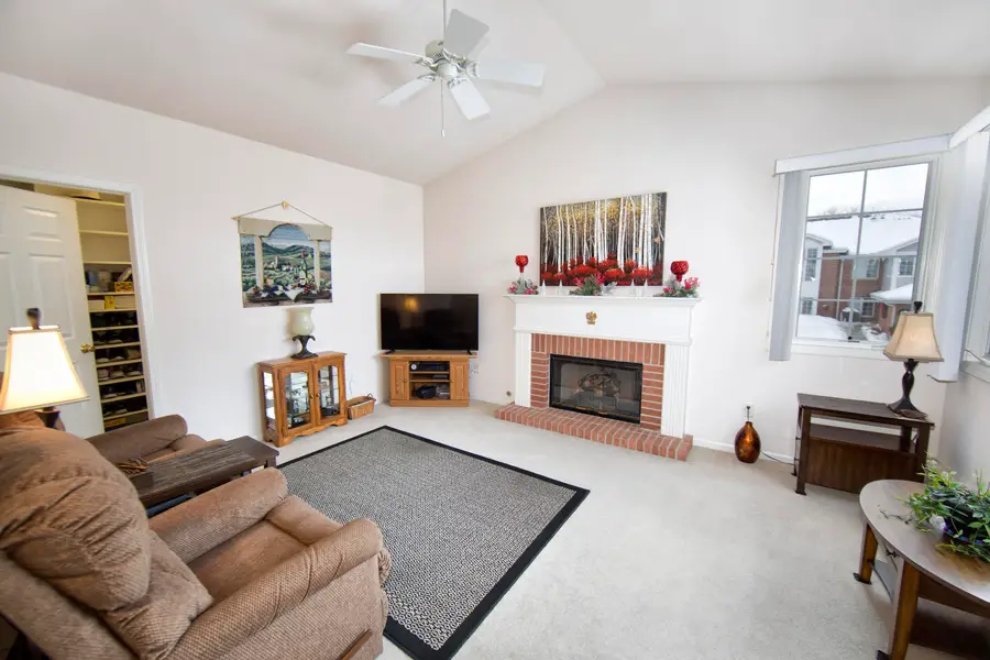 8991 Woodbridge Dr, Greendale, WI 53129 - Image #2