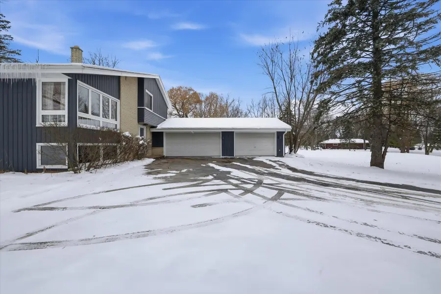 W127N12223 Knollwood Dr, Germantown, WI 53022 - Image #2