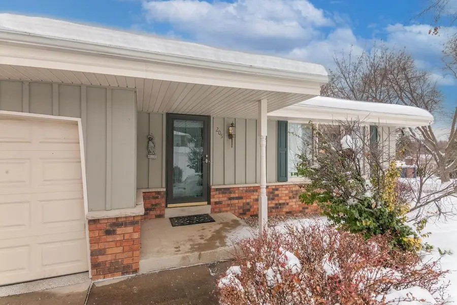 205 Crestwood Dr, Waukesha, WI 53188 - Image #3