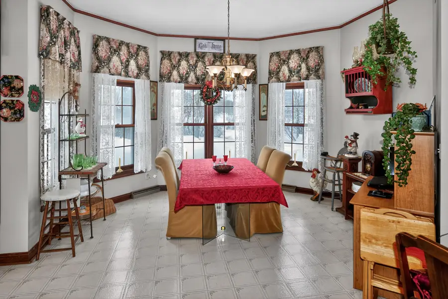 2075 Parkwood Ct, Grafton, WI 53024 - Image #3