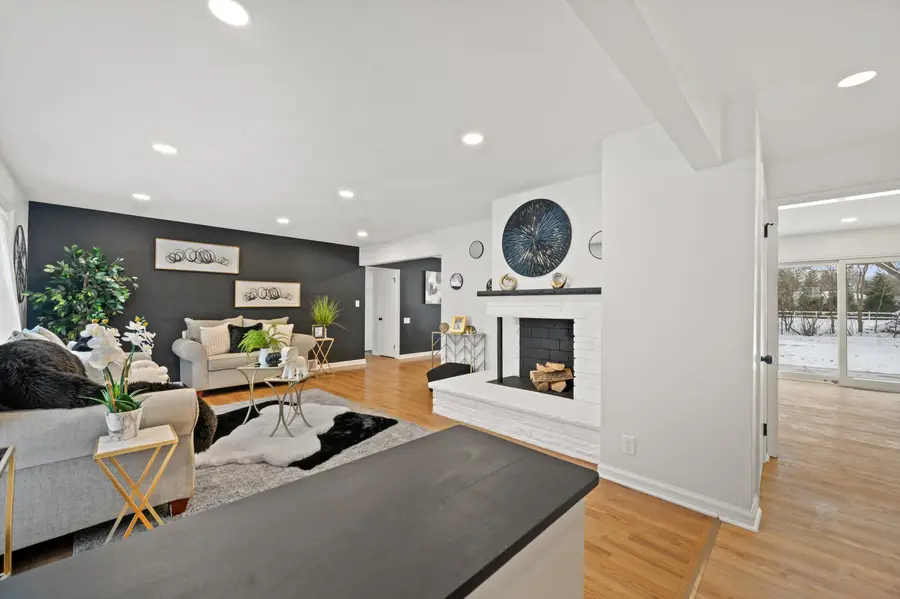 7216 N Mohawk Ave, Glendale, WI 53217 - Image #3