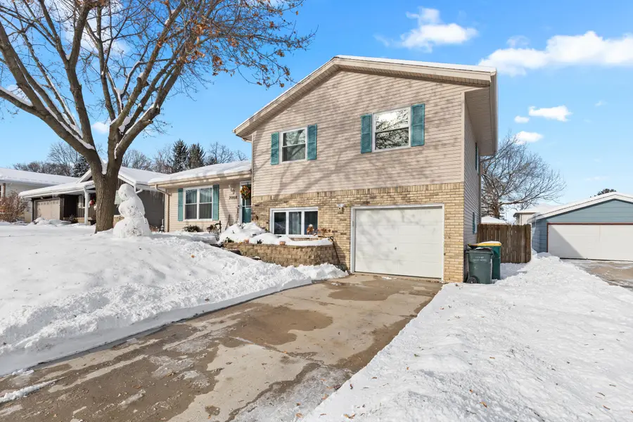 2008 Lenora Dr, West Bend, WI 53090 - Image #2