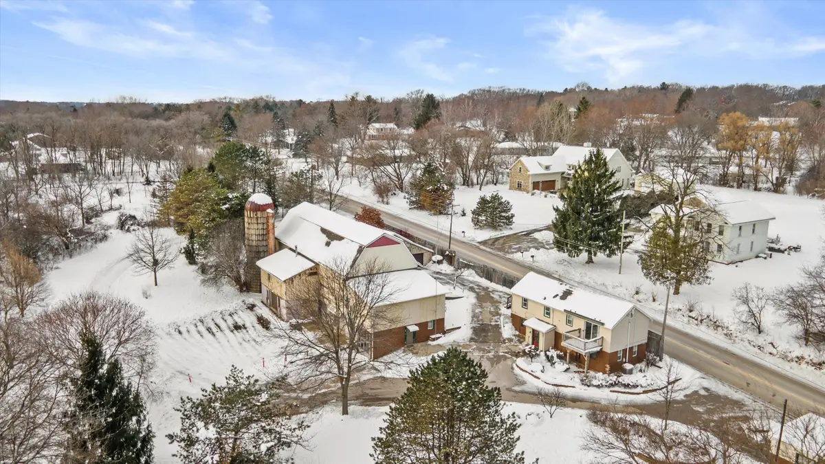 S30W29839 Sunset Dr, Genesee, WI 53189 - Image #1