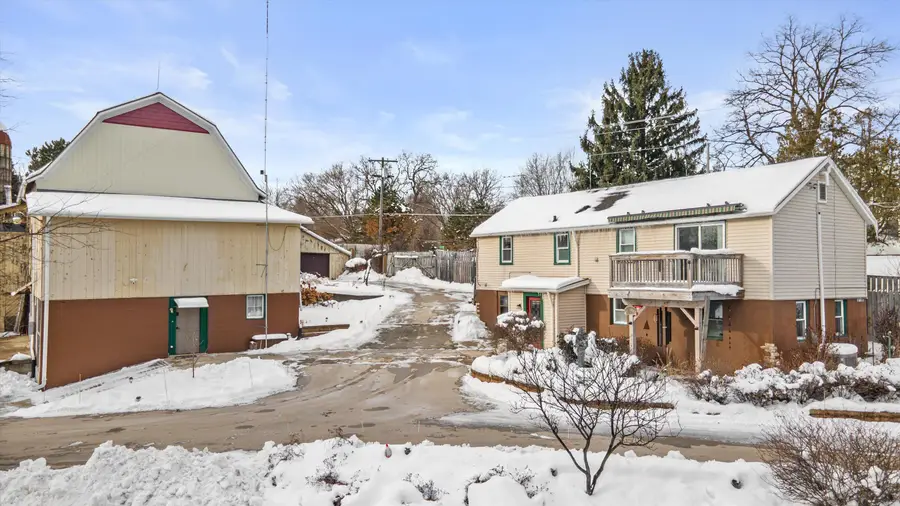 S30W29839 Sunset Dr, Genesee, WI 53189 - Image #2