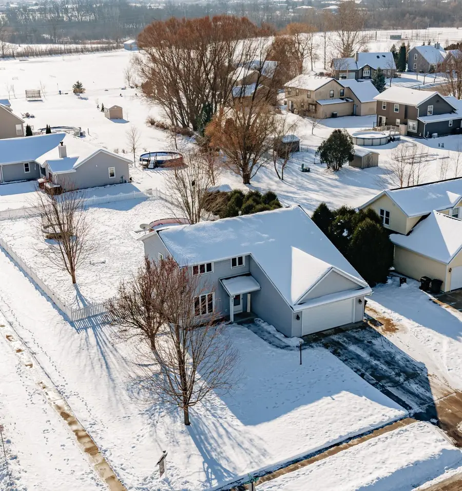 641 Small Farm Rd, Mukwonago, WI 53149 - Image #2