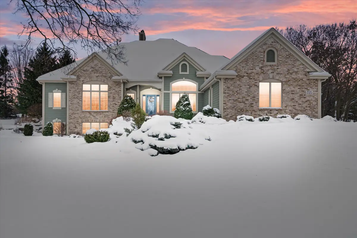 W261N2830 Woodburne Ct, Pewaukee, WI 53072 - Image #1