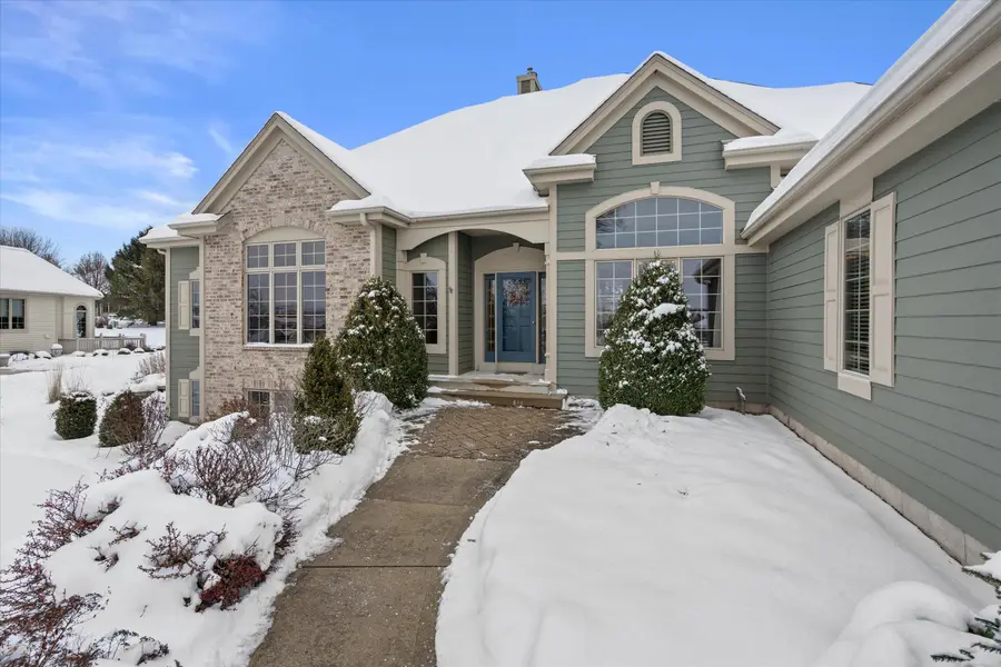 W261N2830 Woodburne Ct, Pewaukee, WI 53072 - Image #3