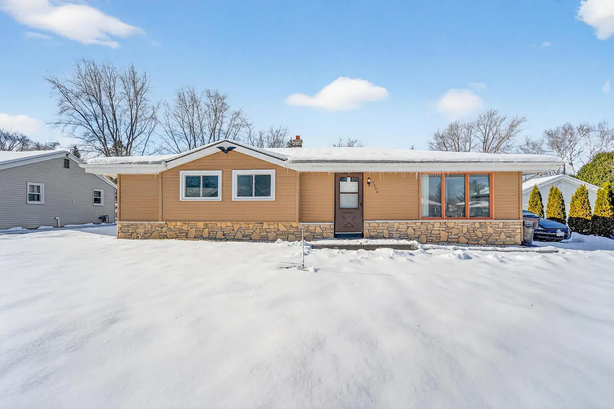 7504 Pheasant Trl, Caledonia, WI 53402 - Image #1