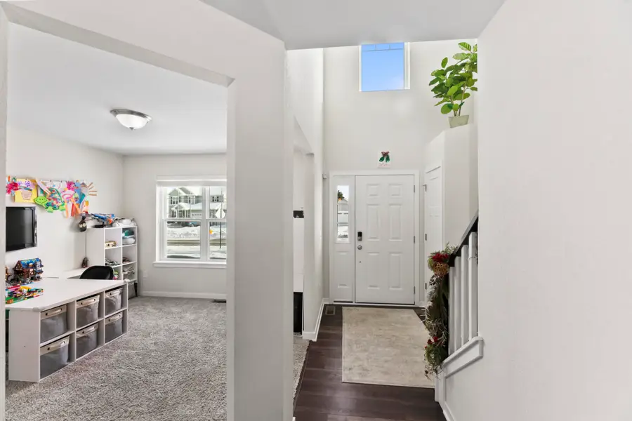 1084 Spruce Ct, Oconomowoc, WI 53066 - Image #3