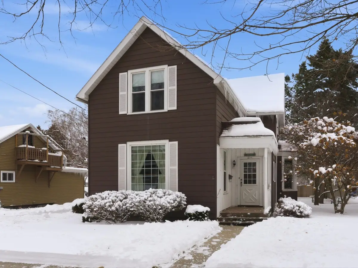 617 N 7th St, Manitowoc, WI 54220 - Image #1