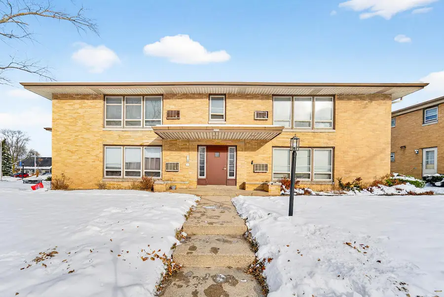 9126 W Grantosa Dr, Milwaukee, WI 53225 - Image #2