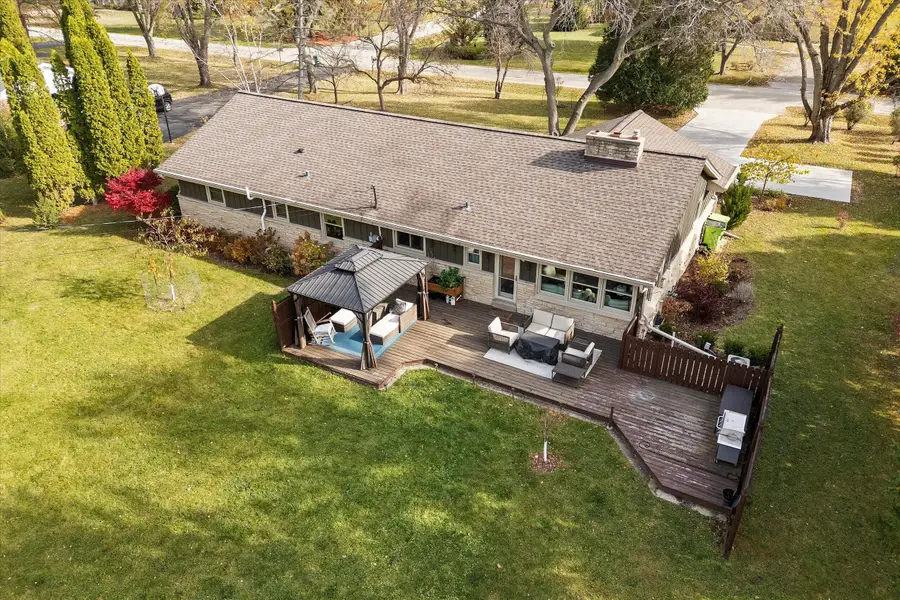 11467 N St. James Ln, Mequon, WI 53092 - Image #2