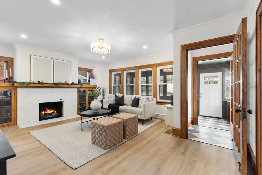 6928 W Wisconsin Ave, Wauwatosa, WI 53213 - Image #3