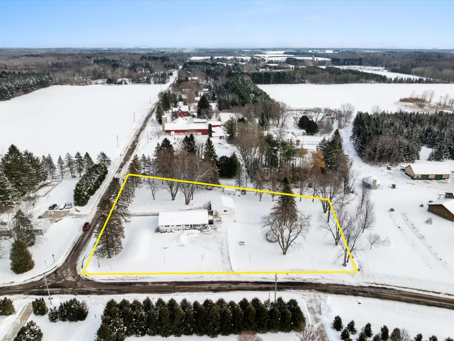 5425 Old Q Rd, Kossuth, WI 54220 - Image #2