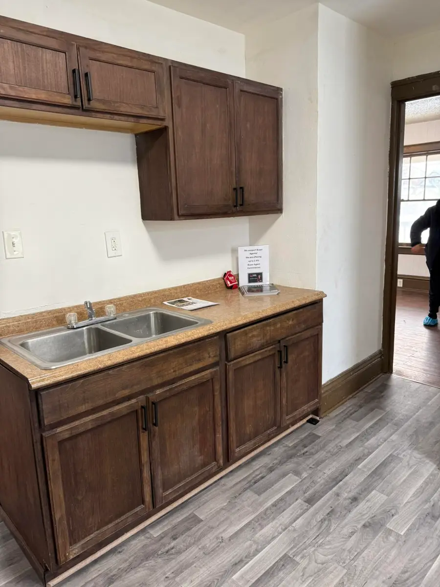 945 Villa St, Racine, WI 53403 - Image #2