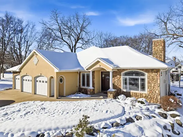 111 Bayfield Ct, Lake Mills, WI 53551