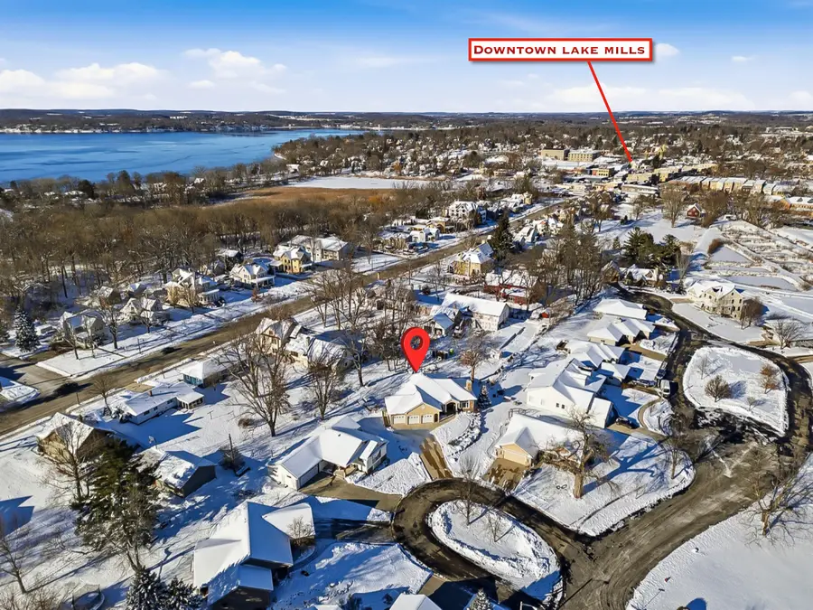 111 Bayfield Ct, Lake Mills, WI 53551 - Image #2