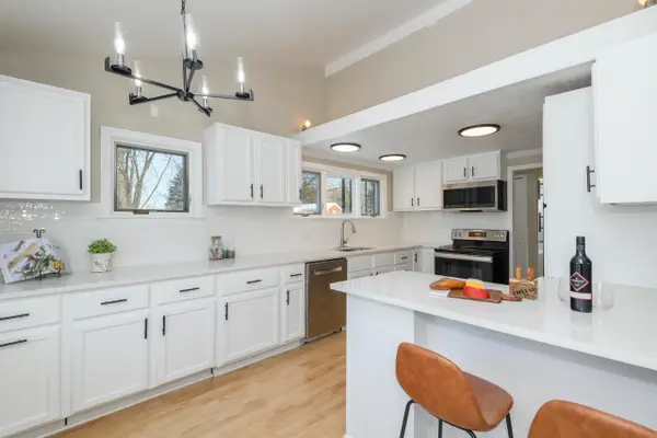 14225 Forest View Ln, Brookfield, WI 53005