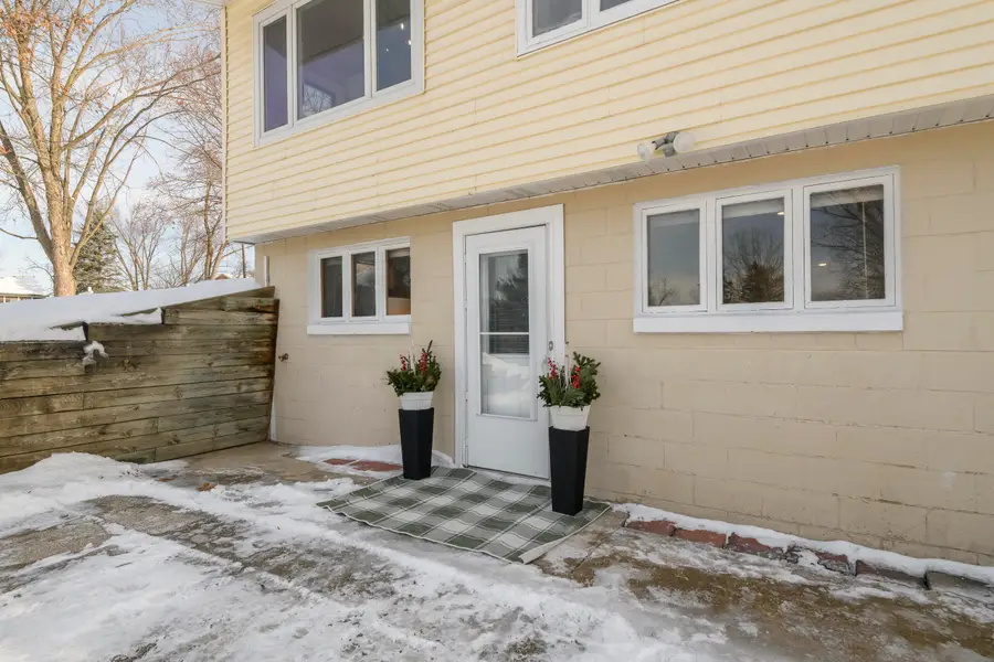 14225 Forest View Ln, Brookfield, WI 53005 - Image #2