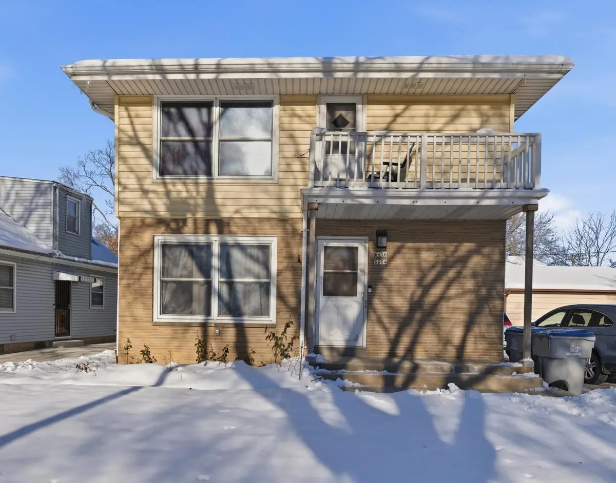 6654 W Constance Ave, Milwaukee, WI 53218 - Image #1
