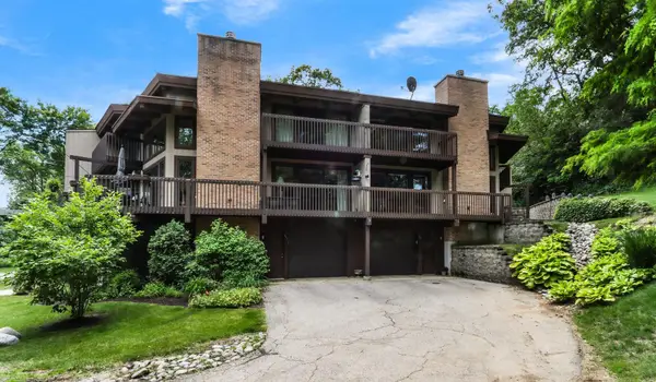 850 Hillside Dr, Fontana, WI 53125