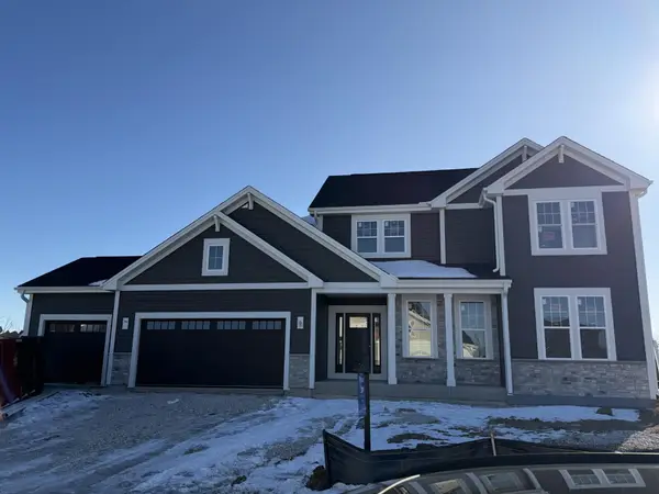 N73W17723 Mineral Dr, Menomonee Falls, WI 53051