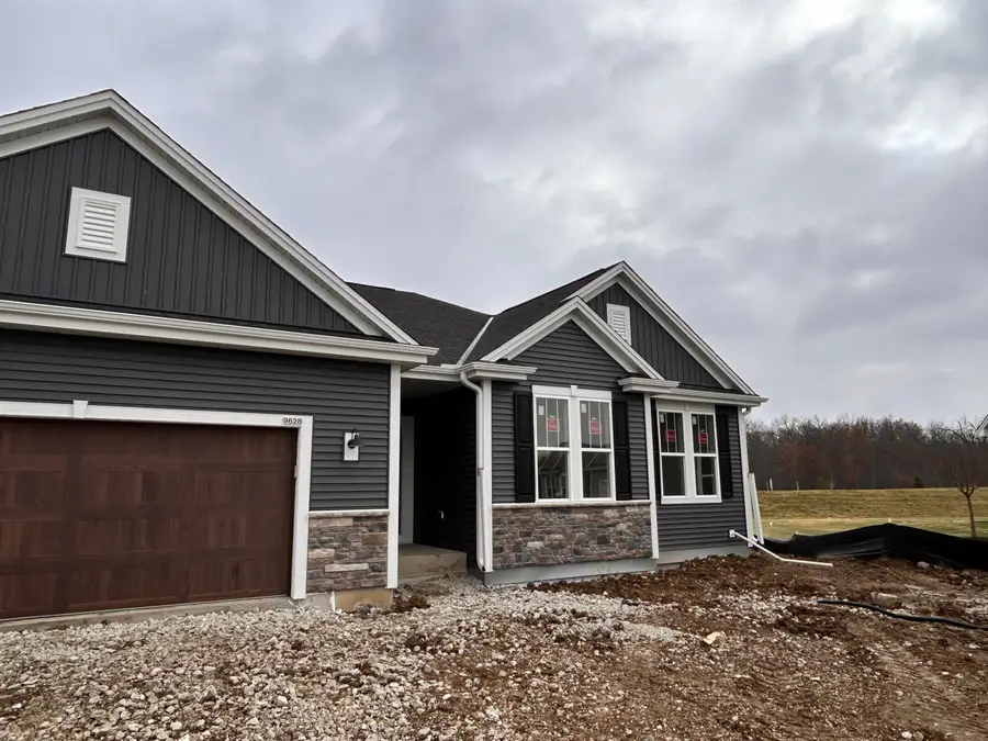 9628 S Sophia Ct, Franklin, WI 53132 - Image #2