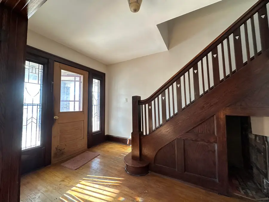 3826 E Cudahy Ave, Cudahy, WI 53110 - Image #2