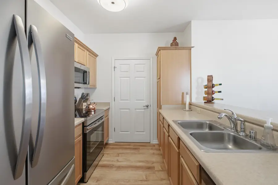 6995 S Riverwood Blvd, Franklin, WI 53132 - Image #3