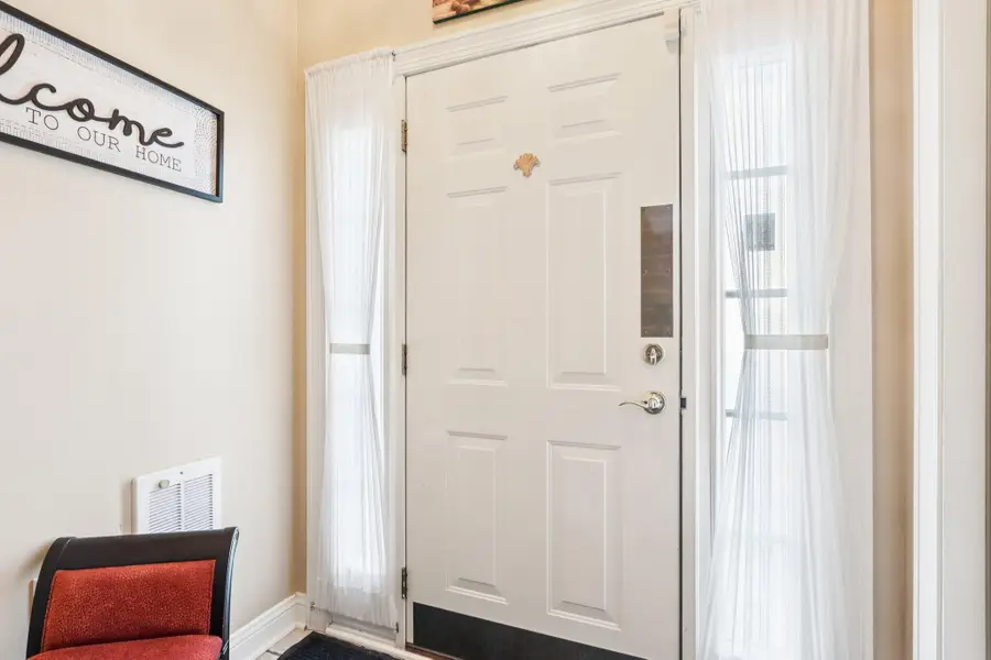 8648 S Roxbury Way, Oak Creek, WI 53154 - Image #2