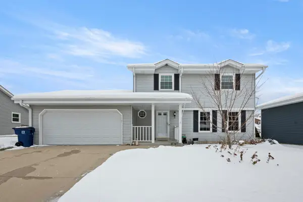 8500 S Parknoll Dr, Oak Creek, WI 53154