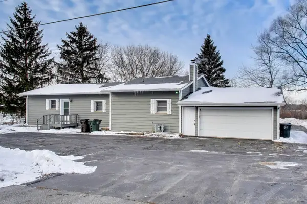 11534 Antioch Rd, Salem Lakes, WI 53179