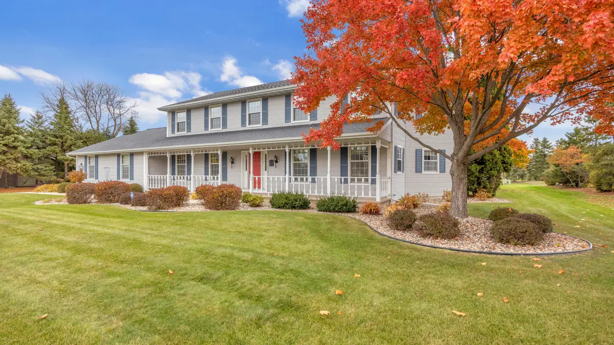 909 Country Club Ln, Fond Du Lac, WI 54935 - Image #1