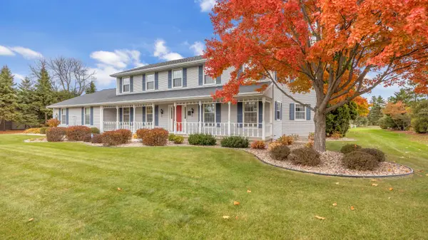 909 Country Club Ln, Fond Du Lac, WI 54935